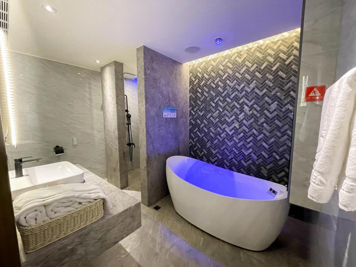 טאיצ'ונג Fifth Avenue Motel מראה חיצוני תמונה